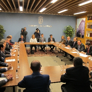 El ministro de Justicia Rafael Catalá durante el encuentro con los poderes judiciales de La Rioja